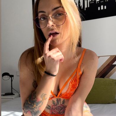 OnlyFans Model SQRT QUEEN ✨ (lorenalopessxx) Profile Image