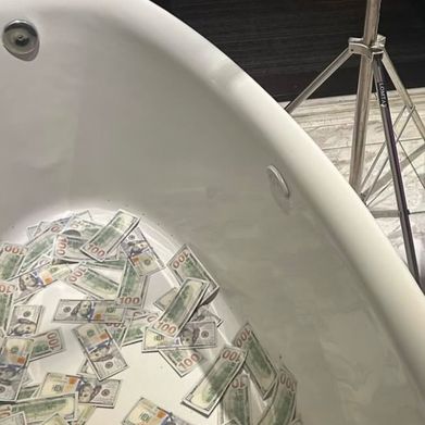 Klassy (theonlyklass) Header Photo Added 2025-02-14