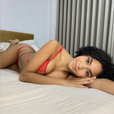 Lisandra🍑🇨🇺 livin the 🇺🇸❤️‍🔥 (lisandraalonsoreal) Header Photo Added 2025-08-11