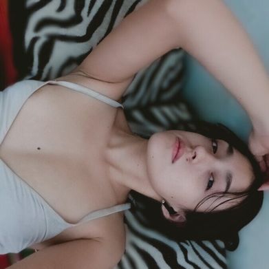 Honey 🍯 (honey_ly) Header Photo Added 2025-10-12