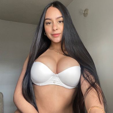 Lina Reyes (linaxreyes) Header Photo Added 2025-04-05