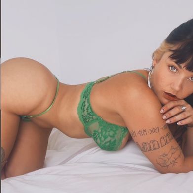 MissMuseAurora (u301261619) Header Photo Added 2024-12-21