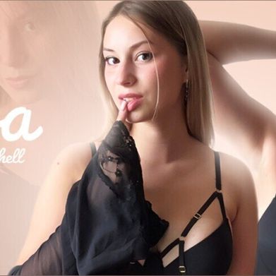 Nora Mikkelsen🇳🇴 (nora.mi) Header Photo Added 2025-10-24