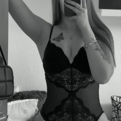 RedgirlRaven (redgirlraven) Header Photo Added 2025-08-15