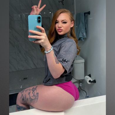 OnlyFans Model Mia Snow❄️ (therealmiasnow) Profile Image