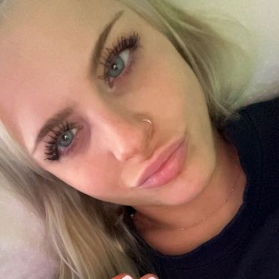 Ella Hill 🌸 (ella_hill) Profile Photo Added 2025-11-13