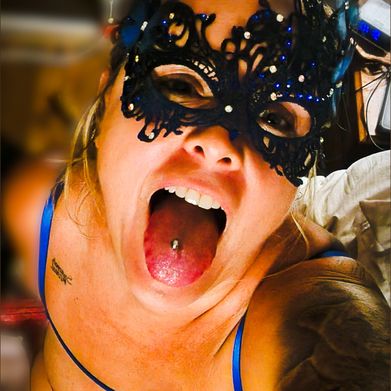 Seraphina Starr (The Masked Housewife) (maskedhousewifexxx) OnlyFans Profile Image