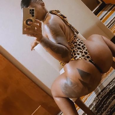 Prettycoachshae3434 (prettycoachshae) Header Photo Added 2024-08-26