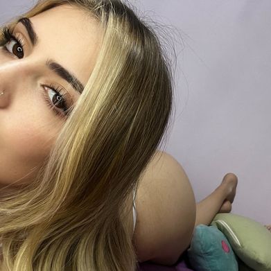 Luna Acosta 🌸 (luna_acostaa) Header Photo Added 2025-02-22