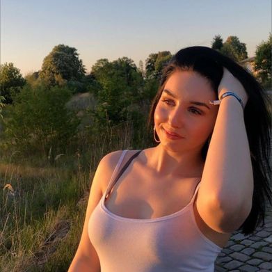 Jenni (jennifer.loco) Profile Photo Added 2025-04-18