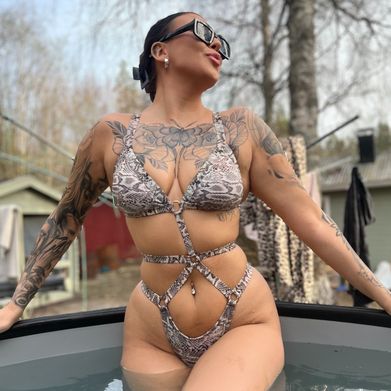 Yourfavbrunette 💋 Added Photo on 2025-04-21