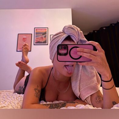 Viki 🍒 (vkgrr) Header Photo Added 2025-11-12