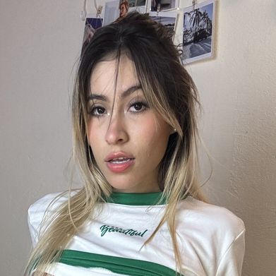 𝑩𝒆𝒍𝒍𝒂 𝑹𝒂𝒆  ~ 𝑨𝒎𝒂𝒕𝒆𝒖𝒓 𝑪𝒐𝒏𝒕𝒐𝒓𝒕𝒊𝒐𝒏𝒊𝒔𝒕 🤸🏻‍♂️ Added Photo on 2025-06-09