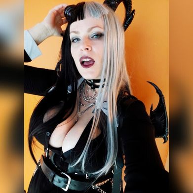 CrazySnakeLady (u456617866) Header Photo Added 2025-11-08