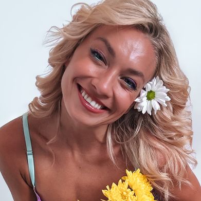 𝑩𝒐𝒎𝒃𝒔𝒉𝒆𝒍𝒍 𝑾𝒊𝒇𝒆 𝑨𝒎𝒚 ❤️‍🔥 Added Photo on 2025-05-18