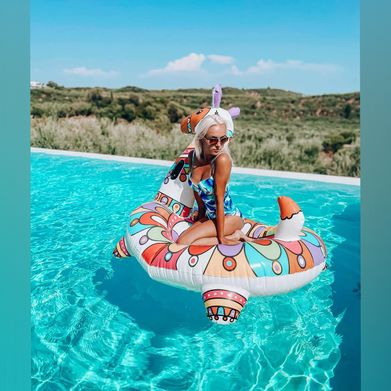 Carms (itscarms) Header Photo Added 2024-08-16