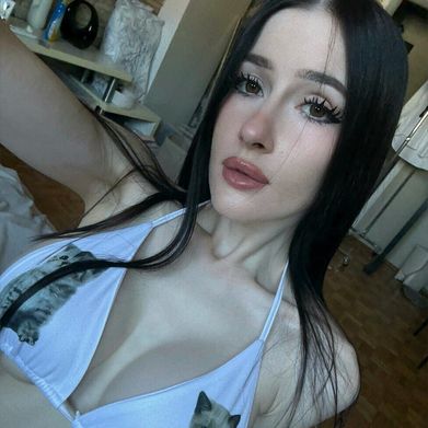 OnlyFans Model 𝖆𝖑𝖊𝖘𝖘𝖆𝖓𝖉𝖗𝖆 🧸 (yoursexwife) Profile Image