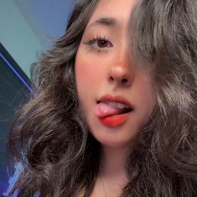 OnlyFans Model Lychee (lycheekiwiii) Profile Image