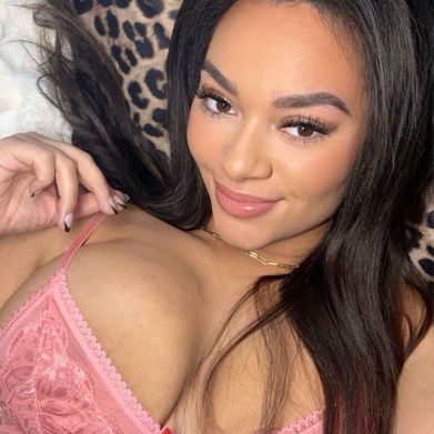 OnlyFans Model M (momstermoo) Profile Image