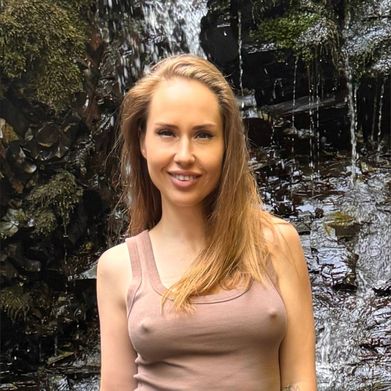 Julia👠 (juliamurrr3) Profile Photo Added 2025-09-04