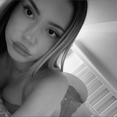 Clemence 🦋 (clemenceaguiar) Header Photo Added 2025-02-12