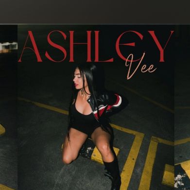 𝐴𝓈𝒽𝓁𝑒𝓎 𝒱𝑒𝑒 (ashleeyvee) Header Photo Added 2025-09-17