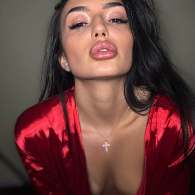 Julia Kelly Added Photo on 2025-01-14