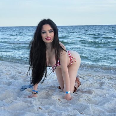 Megan Cherie (meganspenthouse) Header Photo Added 2025-10-24