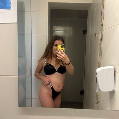 Lara Tovornik (laratovornik) OnlyFans Profile Image