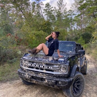 Chlo (bronco_baby) Header Photo Added 2025-12-05