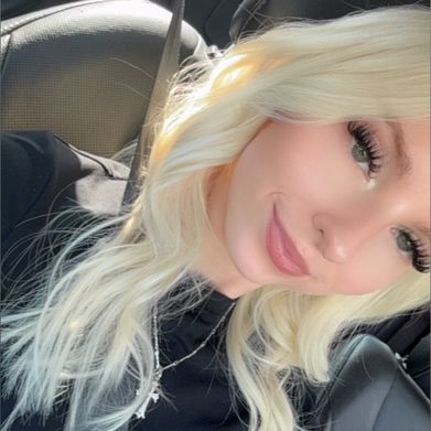 em 💋 (em.marie3) Profile Photo Added 2025-04-19