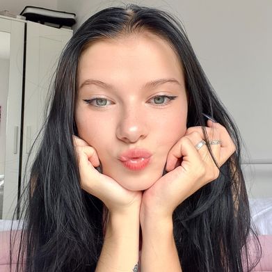 𝙅𝙪𝙡𝙞 𝙁𝙤𝙭 🩵 𝕪𝕠𝕦𝕣 𝕔𝕣𝕒𝕫𝕪 𝕘𝕚𝕣𝕝 (juli_fox) Profile Photo Added 2024-10-15