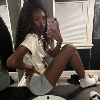 Kiki Marie Added Photo on 2025-10-24