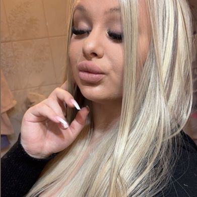 OnlyFans Model Leonie🤍✨ (leonieblondex) Profile Image