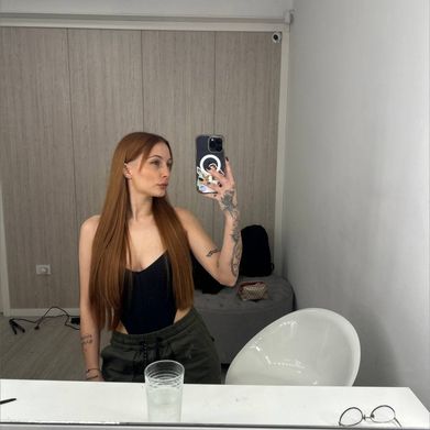 Chloé 💕 (chloelpb) Header Photo Added 2024-12-19