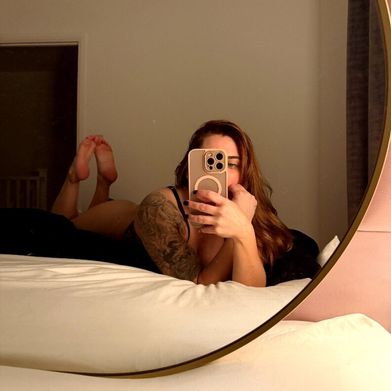 Helen 😘 (helenr_official) Header Photo Added 2025-10-10