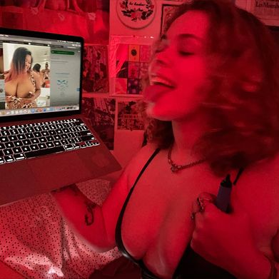 Miss Piggy (pinklikemisspiggy) Header Photo Added 2025-09-25