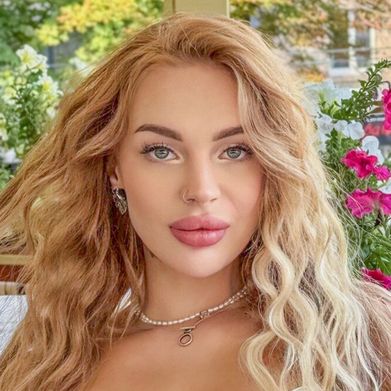 𝐇𝐨𝐧𝐞𝐲 👛 𝐏𝐢𝐞 (honney_pie) Profile Photo Added 2024-12-06