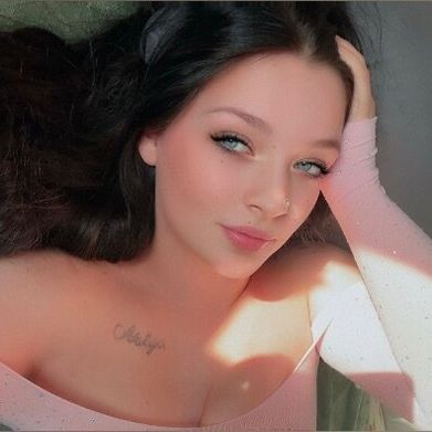 OnlyFans Model Mia (miiarrose) Profile Image