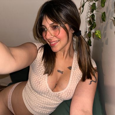 Julie 🍒🦋 (juliewhitee) Profile Photo Added 2025-09-17