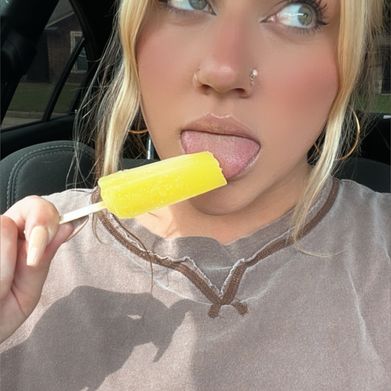 aprilrosevee (aprilrosevee) Header Photo Added 2025-09-05