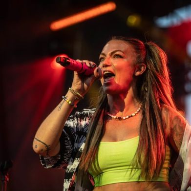 Isabelle Desjardins (isalechat) Header Photo Added 2025-07-30