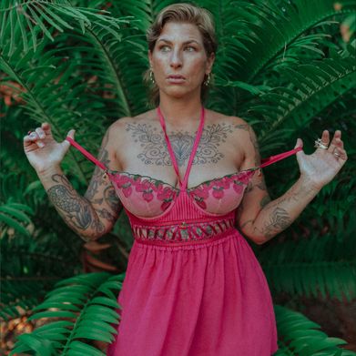 OnlyFans Model Alien with Green Eyes (iwanttoknowher) Profile Image