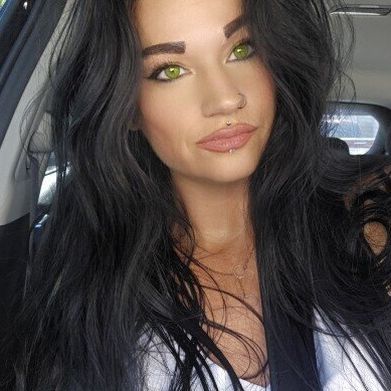 OnlyFans Model Helene (darkdesiredolltease) Profile Image