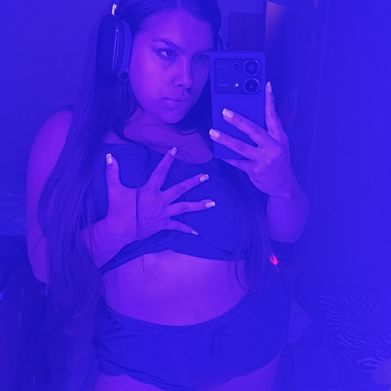 Luna ♡ Curvy • VC • Custom • Latina Added Photo on 2025-04-22