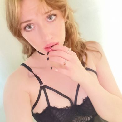 Luna Mae 🖤 Added Photo on 2025-07-08