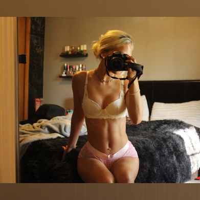 em 💋 (em.marie3) Header Photo Added 2025-04-19