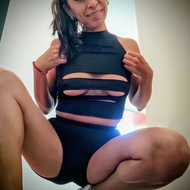 Cristina (cris-li) Header Photo Added 2025-11-13