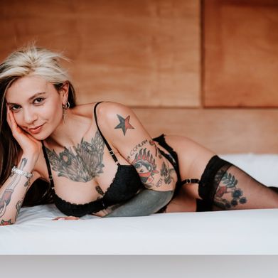 Mila 🌹🔥 (themilamorel) Header Photo Added 2025-09-08