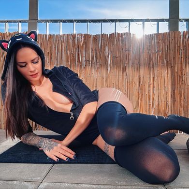 LadyNora (lady_noraa) Header Photo Added 2025-02-06